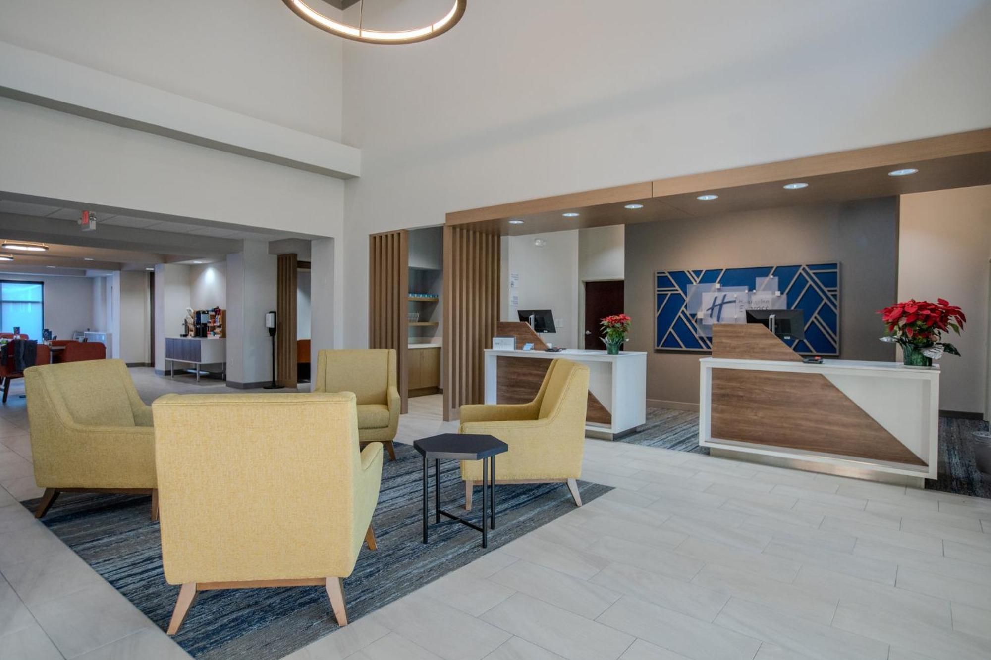 Holiday Inn Express & Suites Cleveland By Ihg Exterior photo